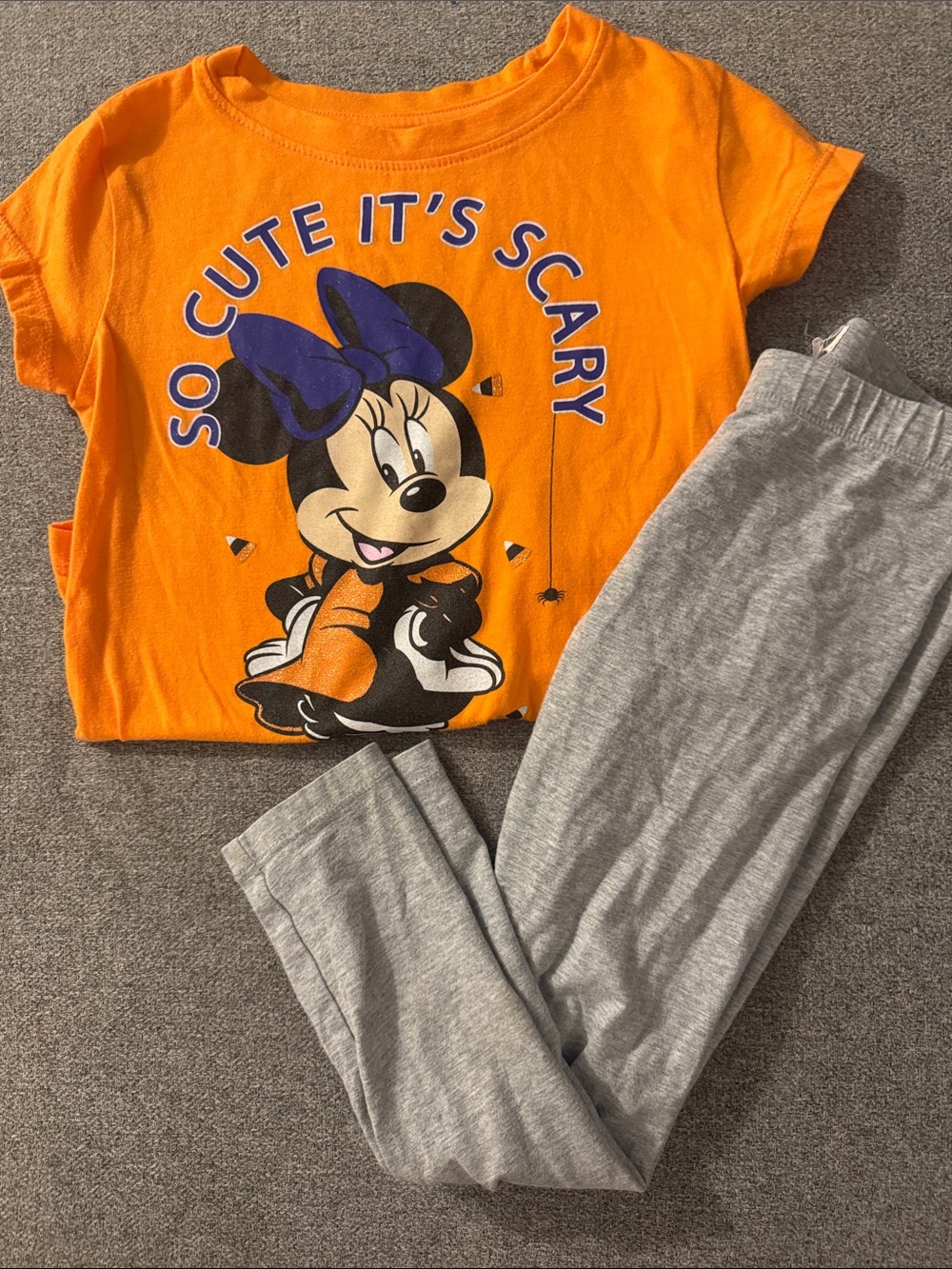5/$15- Girl’s outfit size XS